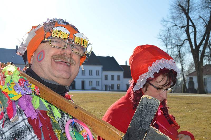 Masopustní průvod v Horním Dvořišti bavil sebe a okolí.