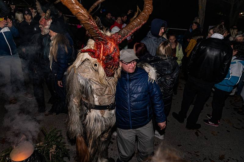 Krampusáci děsili svým zjevem ve Vyšším Brodě.