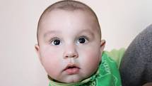 Roman Ferenc se narodil 29. srpna 2014 v 10:43, měřil 49 centimetrů a vážil 2975 gramů. Prvorozený potomek větřínských Nikoly Ferencové a Lukáše Vikára přišel po několika měsících na návštěvu do porodnice. U porodu asistoval jak tatínek, tak i babička.
