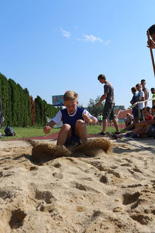 Okresní atletická olympiáda základních škol z Českokrumlovska v Kaplici.