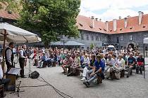 K večeru si můžete poslechnout Jazzband schwarzenberské gardy na zámeckém nádvoří.