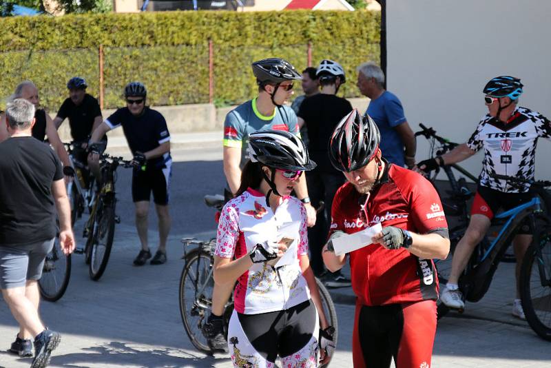 Letošní účastníci Kolem kolem Kaplicka měli na výběr tři trasy podle obtížnosti. Všechny nakonec končily na zřícenině hradu Pořešín, kde na cyklisty čekalo občerstvení i zábava.