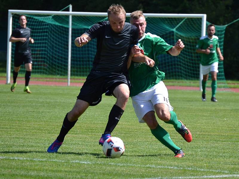 Fotbalová příprava: FK Slavoj Český Krumlov (zelené dresy) - TJ Olešník 1:2 (0:1).