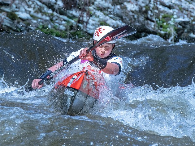 Krumlovská Karolína Paloudová se pilně připravuje na blížící se mistrovství světa kategorie U23 ve sjezdu na divoké vodě.