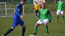 Divize A - 13. kolo: FK Slavoj Český Krumlov (zelené dresy) - FC Slávia Karlovy Vary 0:6 (0:2).