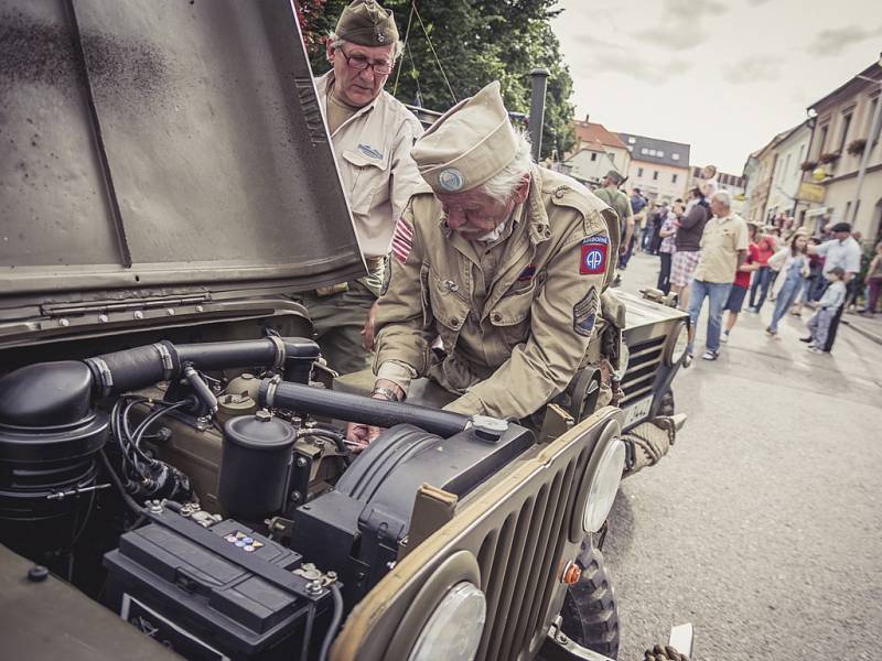 Českokrumlovskem projel konvoj armádních veteránů.