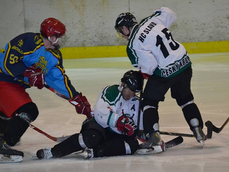 1. čtvrtfinále play off krajské ligy: HC Slavoj Č. Krumlov (v bílém) - TJ Jiskra Humpolec 6:0 (2:0, 2:0, 2:0).