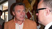 Karel Gott navštívil Český Krumlov 13. července 2005 za doprovodu celé řady známých osobností.