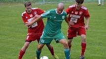 Oblastní I.A třída (skupina A) - 26. kolo: FK Nová Ves / Brloh (zelené dresy) - TJ Týn nad Vltavou 2:9 (2:5).