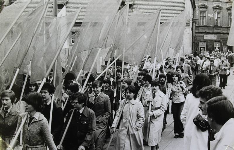 Český Krumlov v 70. letech 20. století. 1. máj 1980.
