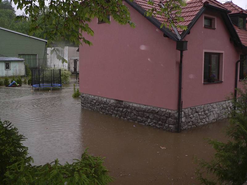 Český Krumlov zatopený Vltavou a Polečnicí.