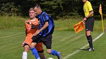 Oblastní I.B třída (skupina A) - 8. kolo: Sokol Chvalšiny (modročerné dresy) - FC Šumava Frymburk 1:2 (1:1).