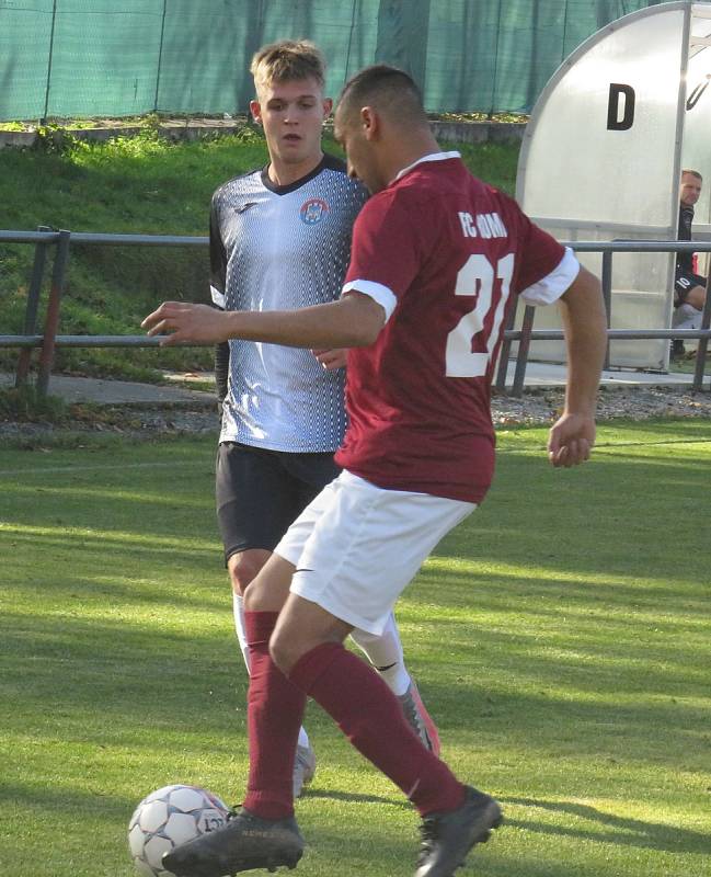 Duel kaplického béčka (v černobílém) s týmem FC Romo český Krumlov trval jen 33 minut. Poté jej musel rozhodčí za stavu 10:0 ukončit pro příliš malý počet hráčů hostujícího mužstva