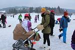 Tisíce lidí dorazily o víkendu zabruslit si na Lipno.