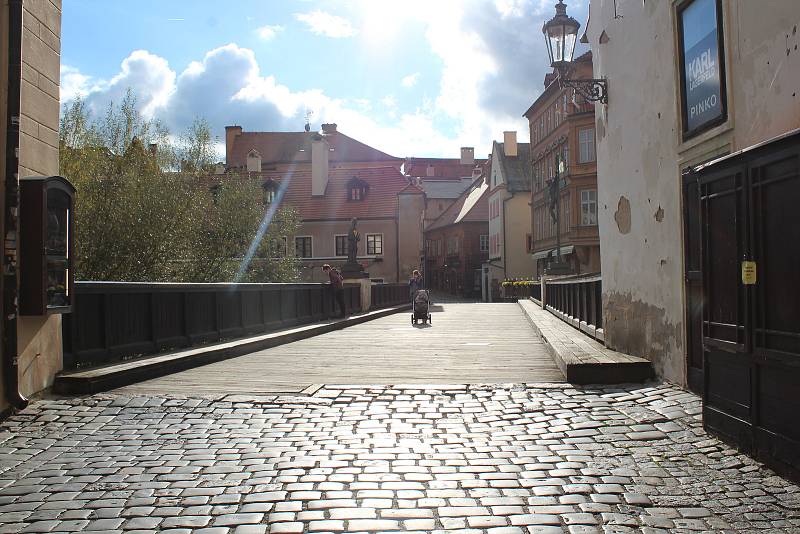 Český Krumlov a zámek už zase zejí neobvyklou prázdnotou.