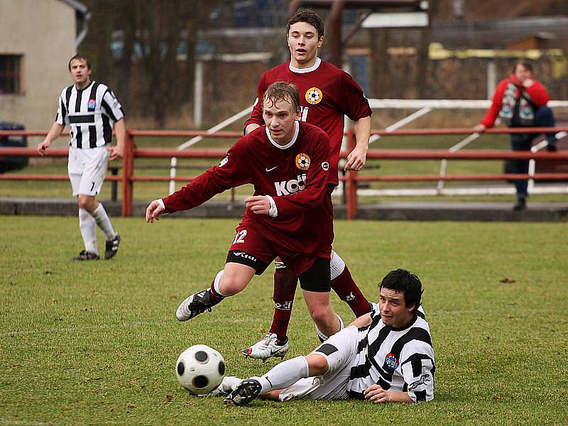 Fotbalové utkání krajského přeboru mužů / FK Spartak Kaplice - FC Písek B 3:2 (2:1).