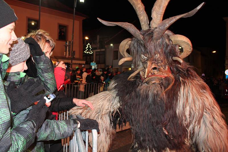 Diváci se během Krampus show Kaplice náramně dobře bavili.