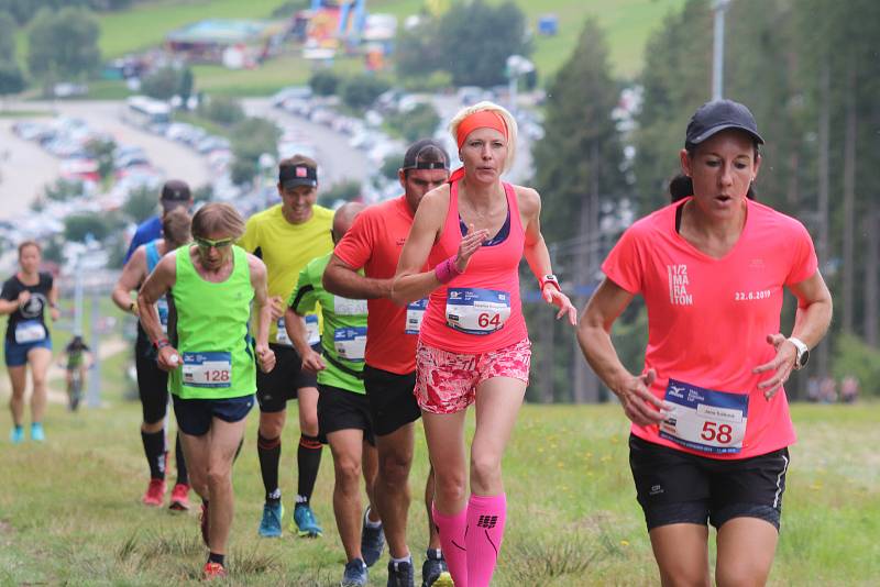 Lipno Sport Fest 2019 v sobotu zahájil půlmaraton v rámci Mizuno Trail Running Cupu 2019.