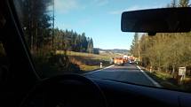 Silnice u Černé v Pošumaví před polednem, směr Milná, byla na dvě hodiny uzavřena.