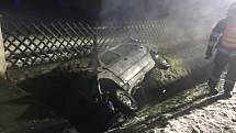 Tragická nehoda a požár auta v Loučovicích na Českokrumlovsku. Spolucestující uhořel.
