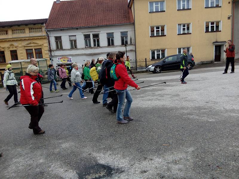 Navzdory tomu, že dopoledne lilo, se pochodu účastnilo zhruba 60 lidí. Počasí je odměnilo - odpoledne pršet přestalo, takže si pochod skvěle užili.