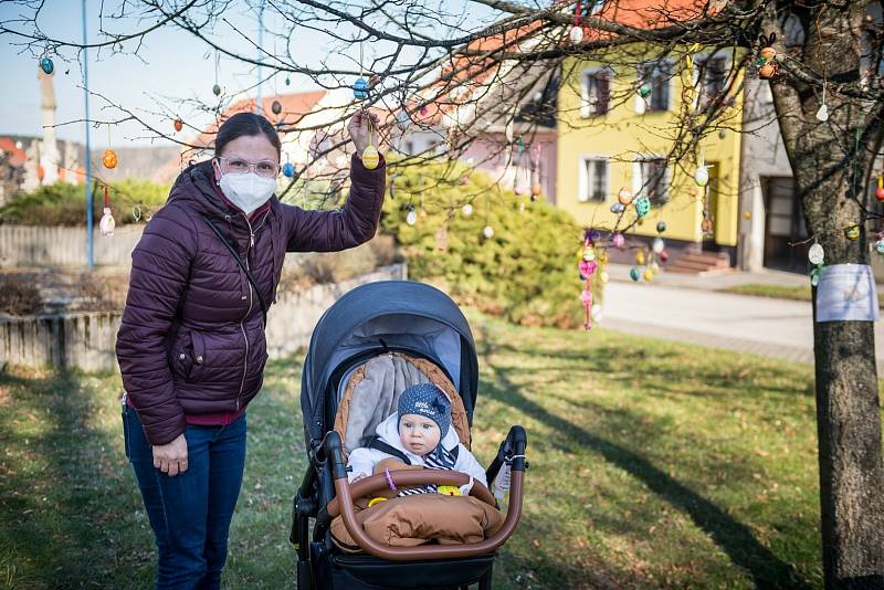 Velikonoční stezka ve Velešíně, kterou připravili tamní hasiči.