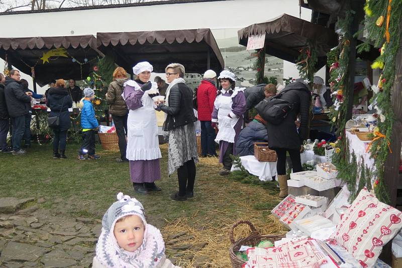 Adventní lidový jarmark u Stifterů v Horní Plané. 