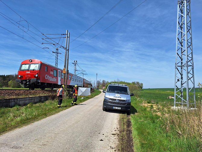 Na trati mezi Velešínem a Holkovem došlo k tragické nehodě.