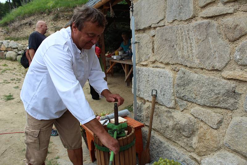 Dožínkovou slavnost si v sobotu užili návštěvníci hradní zříceniny v Pořešíně u Kaplice.