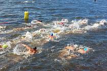 V Dolní Vltavici se o víkendu konal tradiční závod v dálkovém plavání.