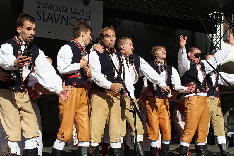 Plzeňský soubor Mladina vlil do diváků radost a energii, kterými na pódiu oplýval.