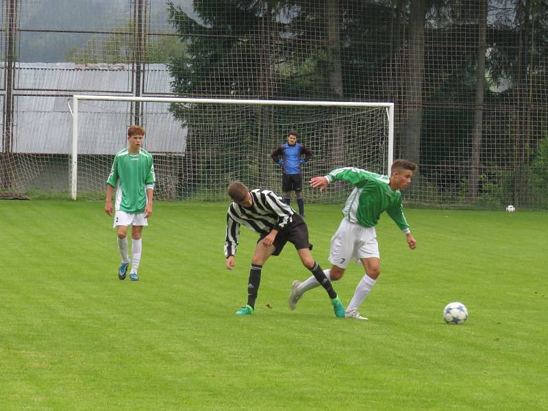 Oblastní I.A třída dorostu - 6. kolo: FK Spartak Kaplice / FK Dynamo Vyšší Brod (zelené dresy) - SK Zliv / FK Olešník 10:1 (4:0).