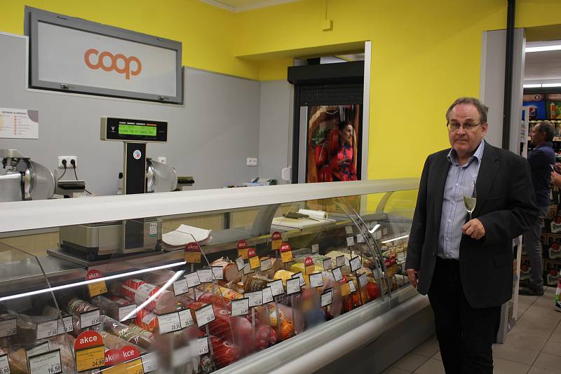 Zatím největší automatickou prodejnu otevřel COOP v úterý v Českém Krumlově.
