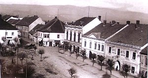 Domy čp. 41 a 43 Slovan a Kříž kolem 1920