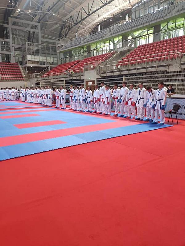 Krumlovští karatisté z SK Karate Český Krumlov si od moře přivezli světovou medaili.