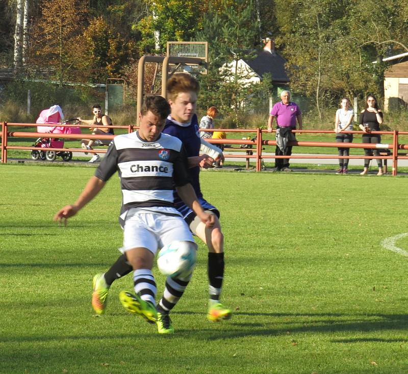 FK Spartak Kaplice (černobílé dresy) – TJ Slavoj Hrdějovice 5:0 (1:0).