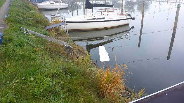 V sobotu po ránu přijali policisté obvodního oddělení Horní Planá oznámení o nálezu utonulého muže v Yacht clubu Černá v Pošumaví.