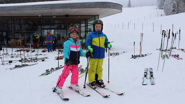 První lyžovačku letošní zimy na Hochfichtu si užilo na 1500 lidí.