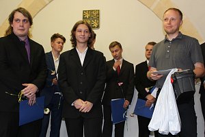 Vítězný tým Technofobici ve složení Jakub Švarc (zleva), Martin Bárta a Jiří Bendík jsou strůjci špionážního křečka.