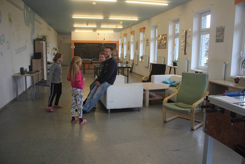 Den otevřených dveří v zařízeních Charity Kaplice. Nízkoprahové volnočasové zařízení Molo ve Velešíně.