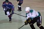 Krajská liga - 22. kolo: HC Slavoj Český Krumlov (v bílém) - TJ Hluboká nad Vltavou Knights 4:2 (1:1, 1:1, 2:0).