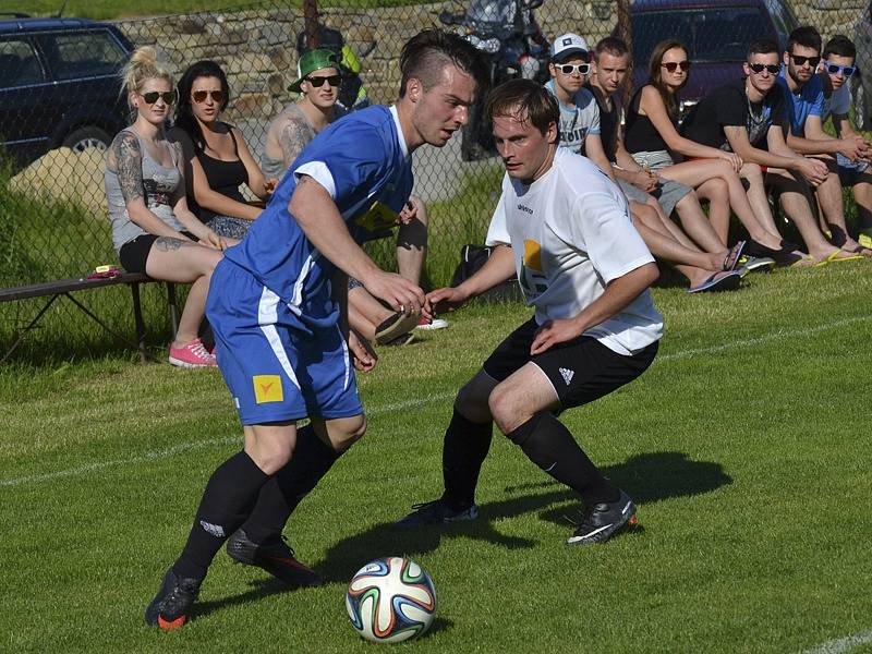 I. A třída (skupina B) - 23. kolo: FK Nová Ves/Brloh (v bílém) - FK Spartak Kaplice 4:1 (3:0).