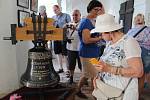 Nový zvon už je na Křížové hoře, lidé si ho mohou prohlédnout v kapli.