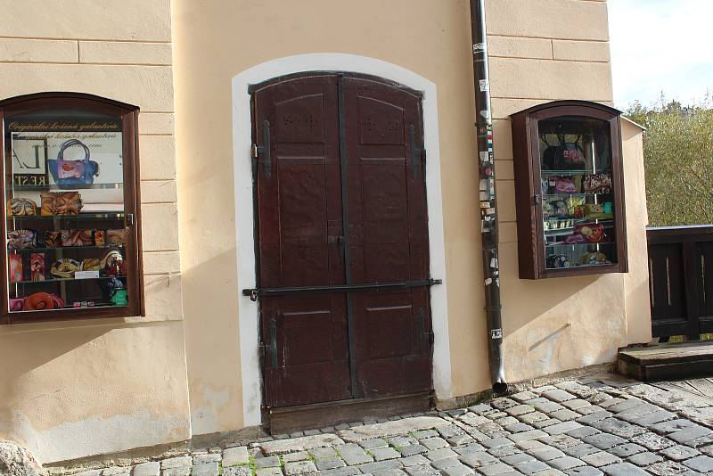 Český Krumlov a zámek už zase zejí neobvyklou prázdnotou.