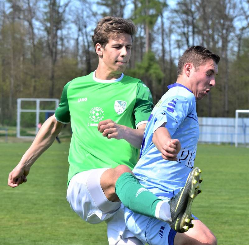 KP – dohrávka 17. kola: FK Protivín (modré dresy) – FK Slavoj Český Krumlov 1:3 (1:0).