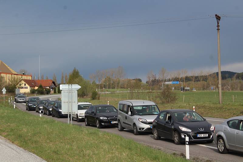 Hraniční přechod v Dolním Dvořišti v pondělí 27. 4. 2020 ráno.