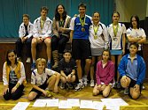 Mladí badmintonisté krumlovského SKB (na snímku) a křemežského Sokola vybojovali při krajských přeborech mladšího dorostu U19 a krajském turnaji mladších žáků U13 úctyhodnou sbírku celkem jedenadvaceti medailových umístění.