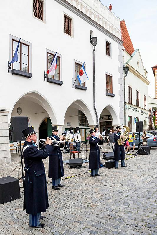 Cestovatelé při jízdě na počest Miloslava Stingla zavítali do Českého Krumlova.