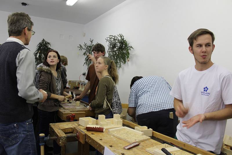 Ve Středisku praktického vyučování při SOŠZ a SOU Český Krumlov pořádali Den řemesel, dvoudenní akci pro žáky základních škol.