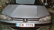 Peugeot Petra Kouby v šedé metalíze. 